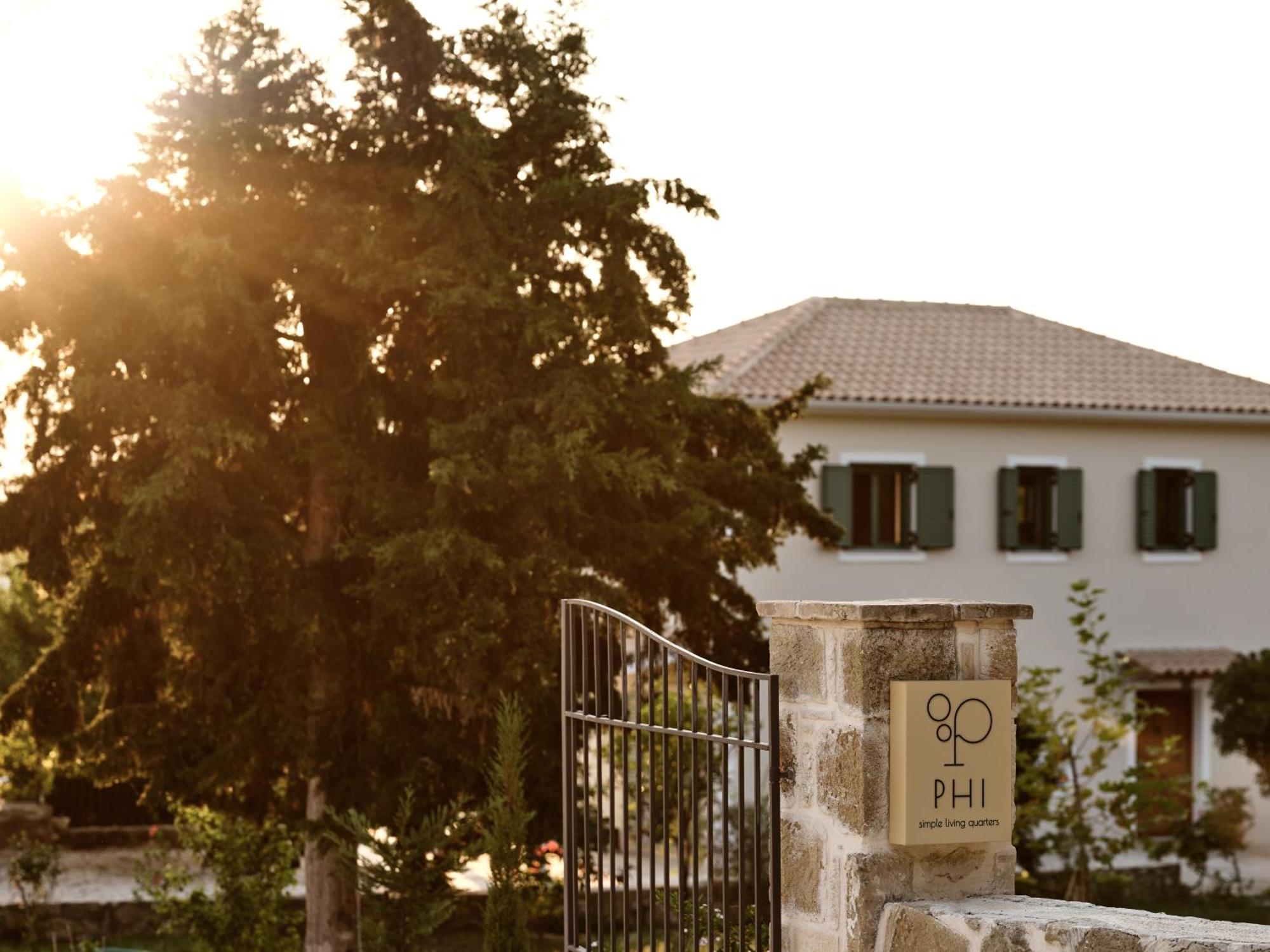 Phi Simple Living Quarters Vila