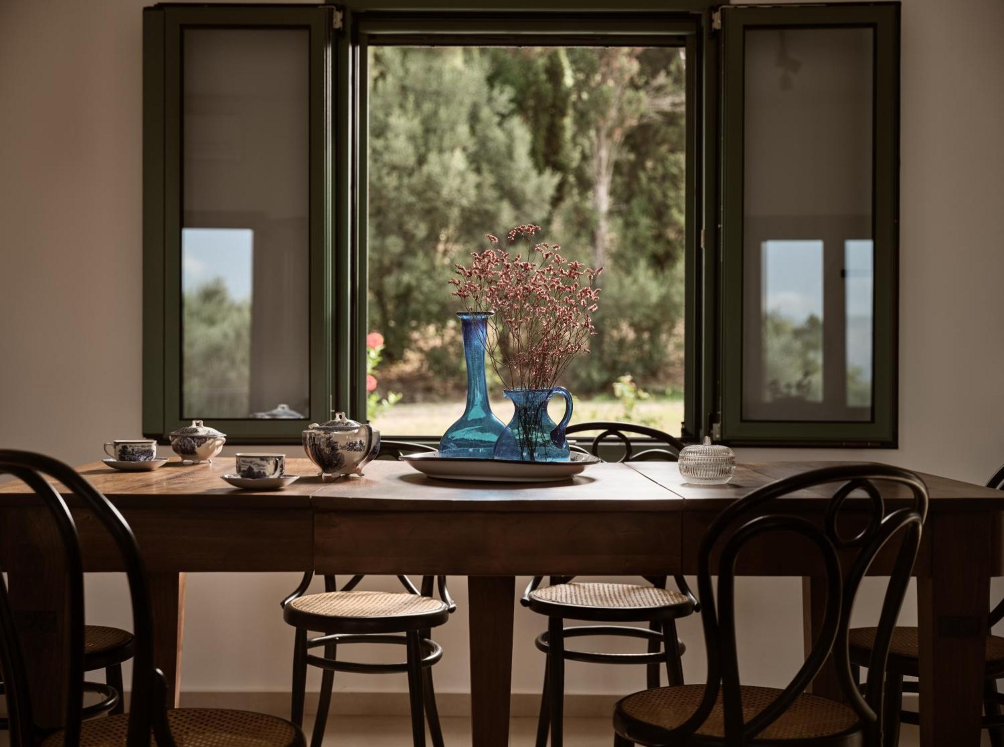 Phi Simple Living Quarters *