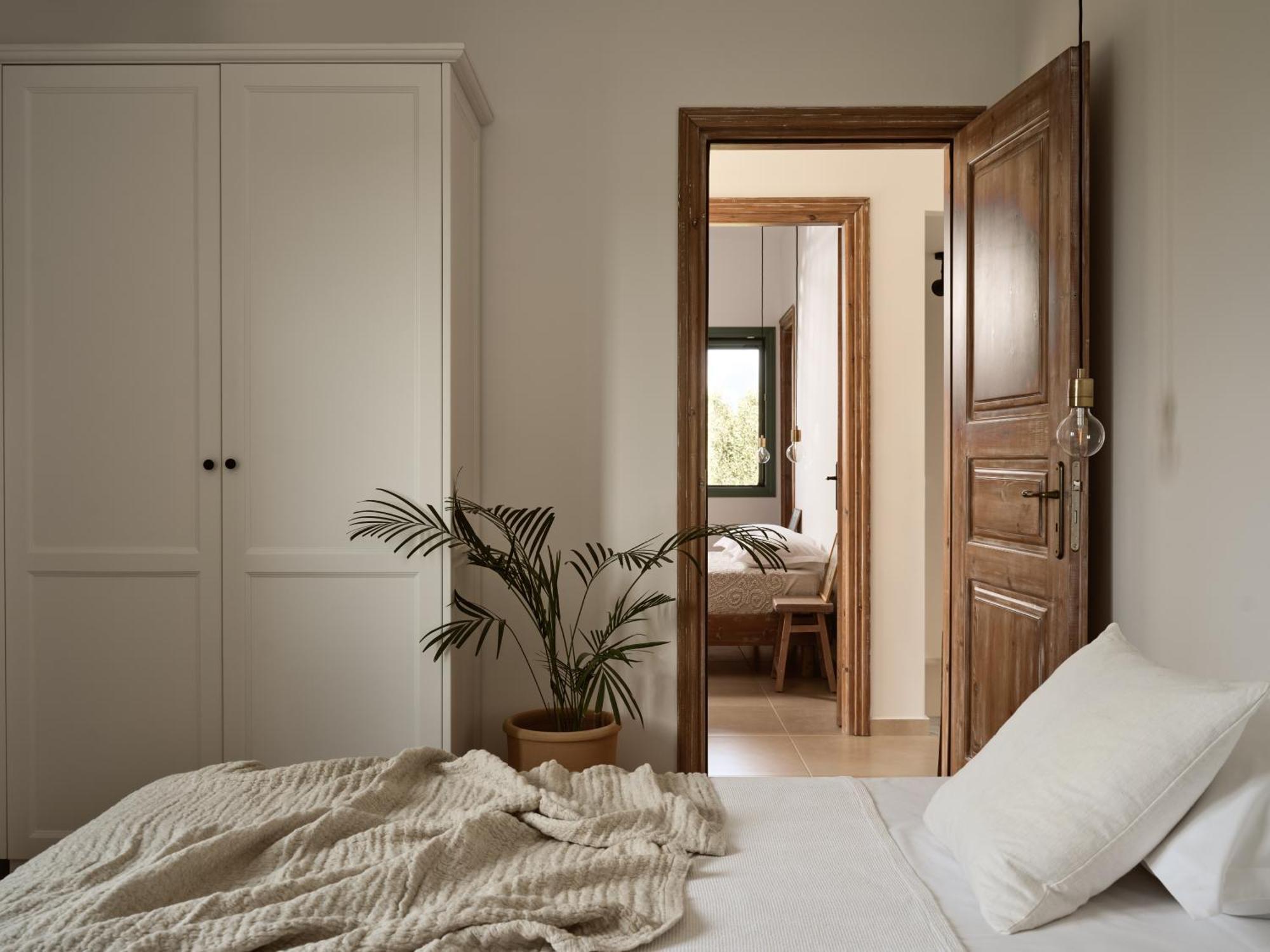 Phi Simple Living Quarters *